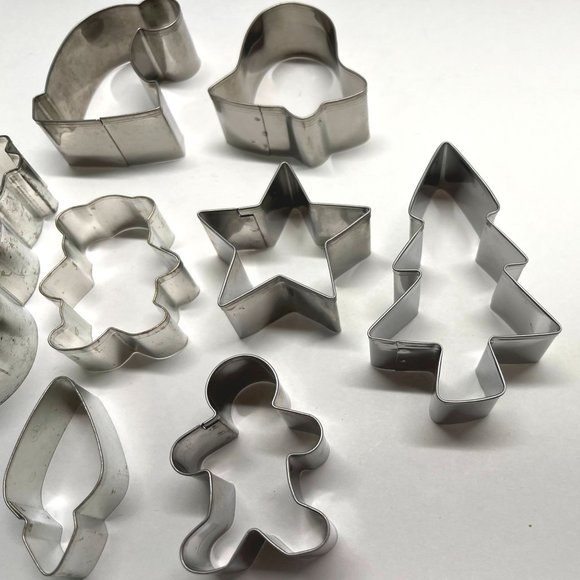 Vintage Christmas Cookie Cutters Lot of 8 Metal Star Bell Hat Snowman Bear Tree - Picture 8 of 13